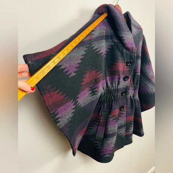 Steve Madden Poncho-Style Jacket – Southwest Geometric Hooded Cape, Size M - Picture 10 of 13